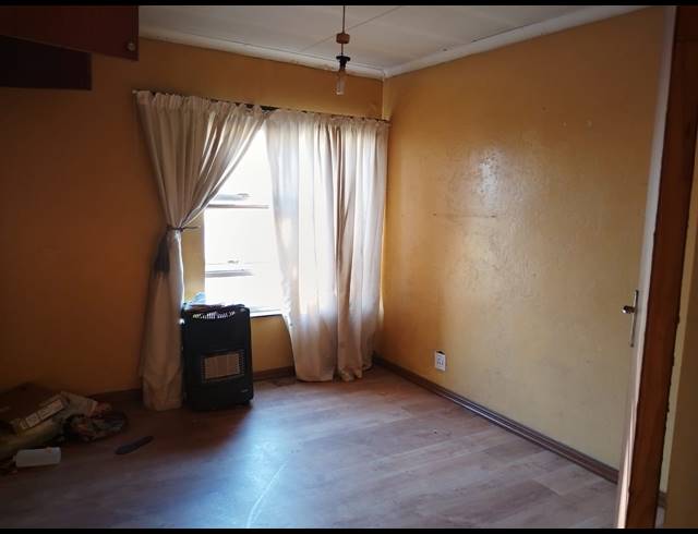 2 BEDROOM FLAT FOR SALE IN VEREENIGING CENTRAL